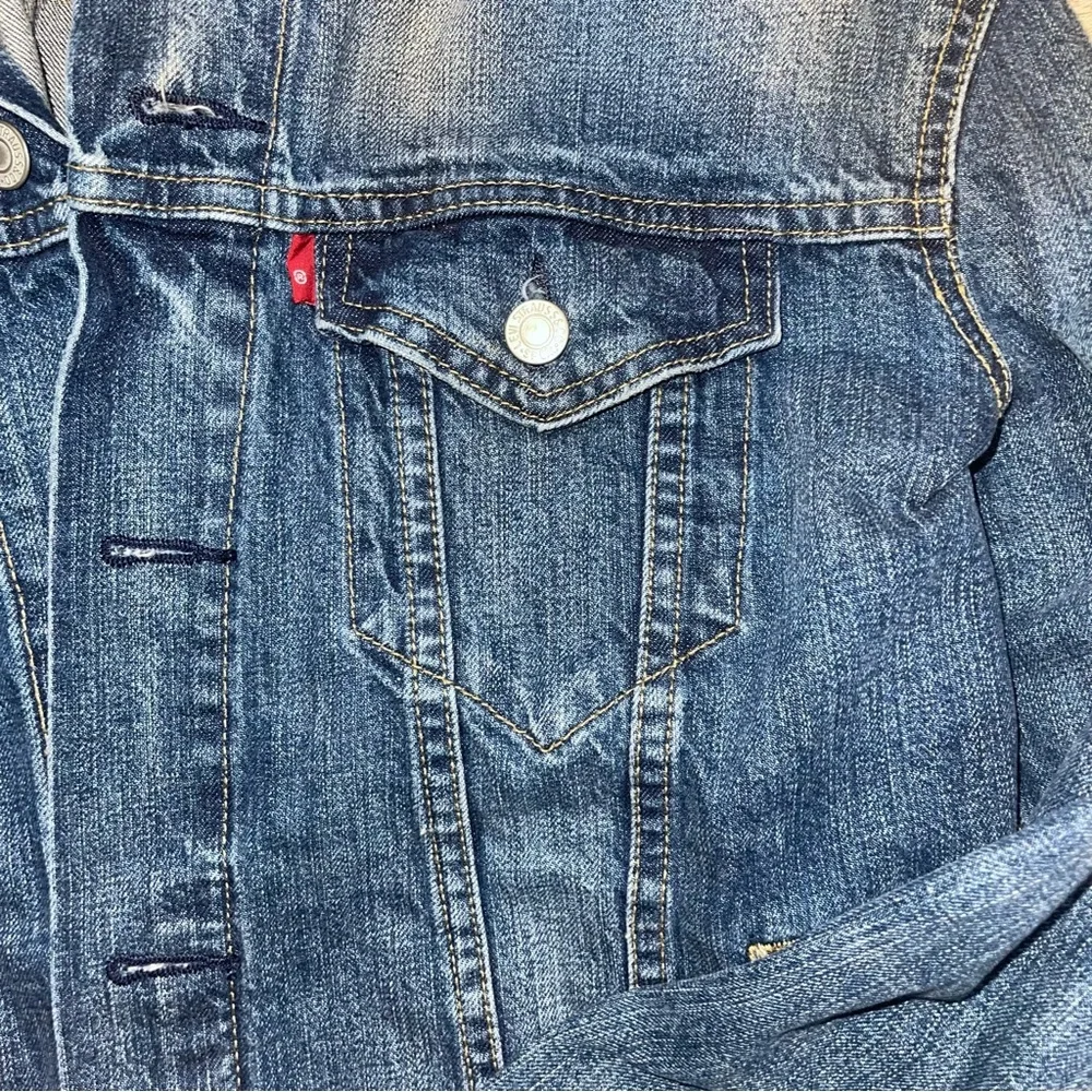 Levi Denim Jacket Size Medium - Picture 2 of 5